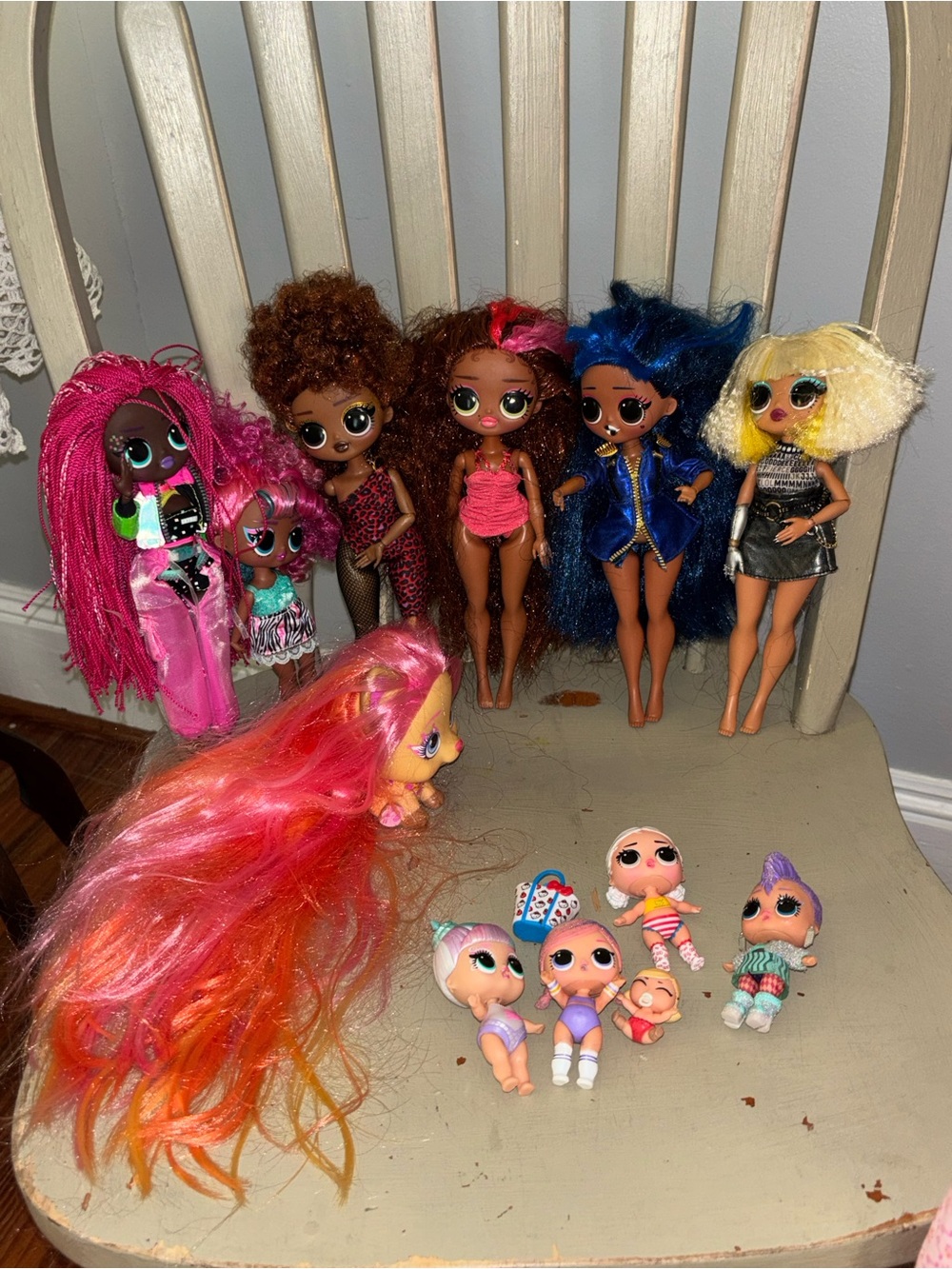 12 LOL dolls